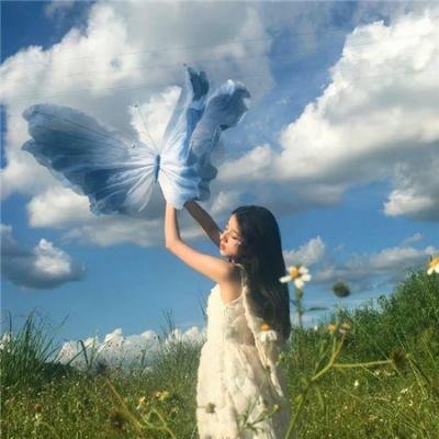 热搜榜直击：顶流女星旧照被扒，长达一周最新进展